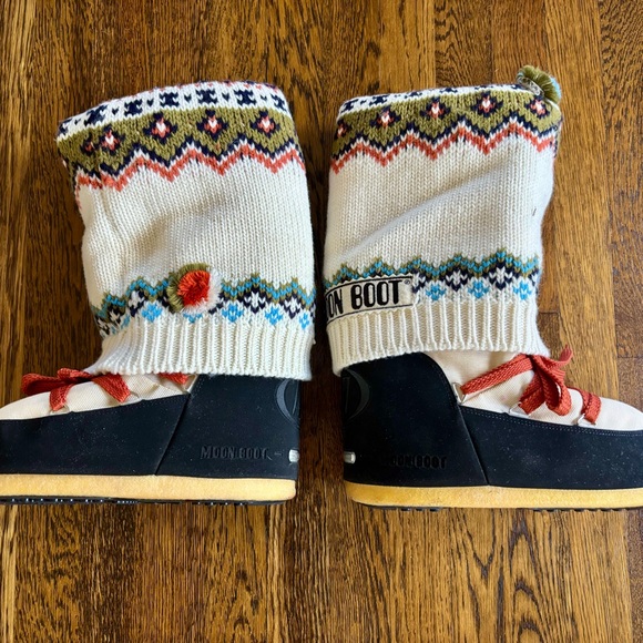 Moon Boots Retro Knit Limited Edition, Woman’s Size 8 - 10 - Picture 8 of 13
